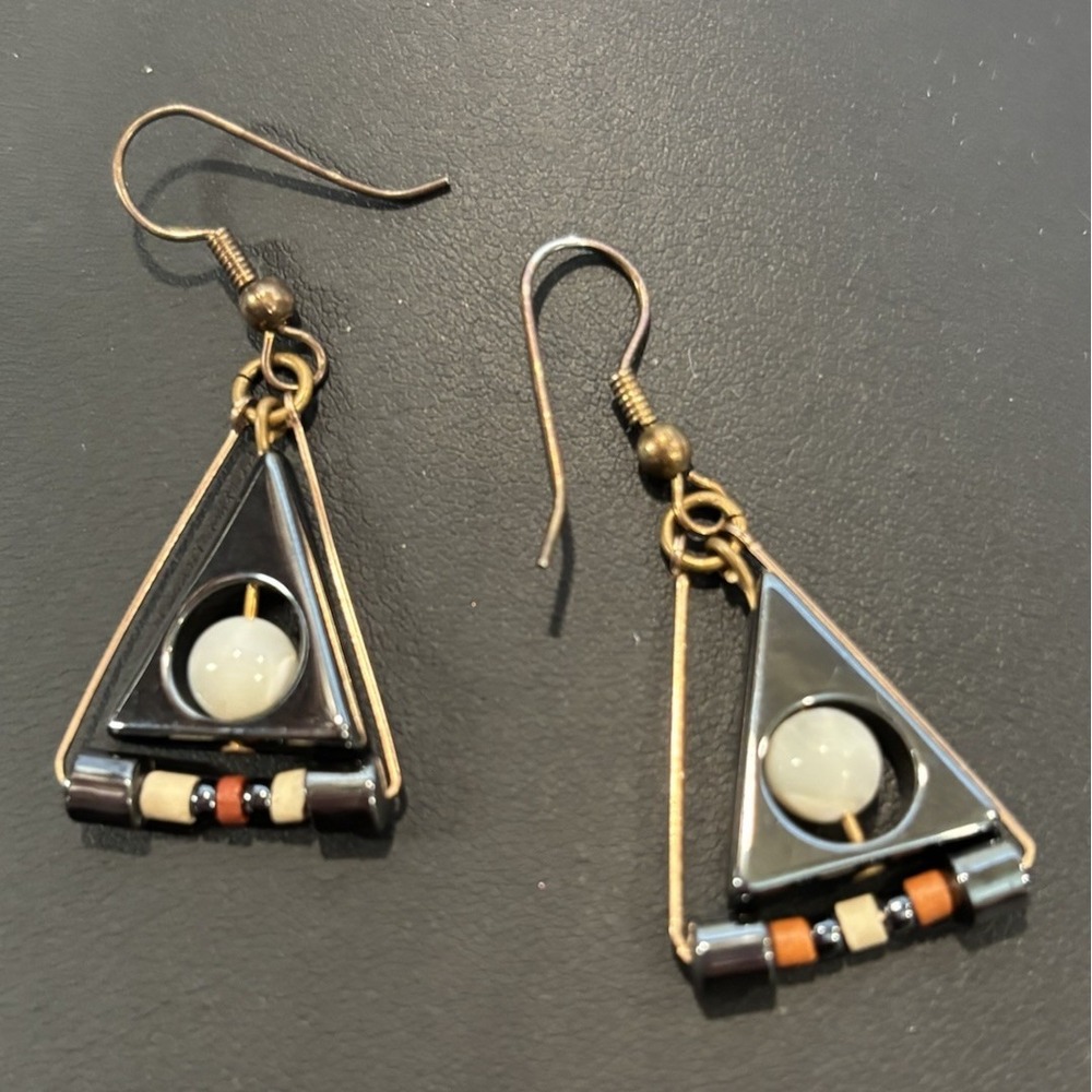 Vintage Southwestern Hematite Triangle Earrings White Agate Stone Geometric Boho